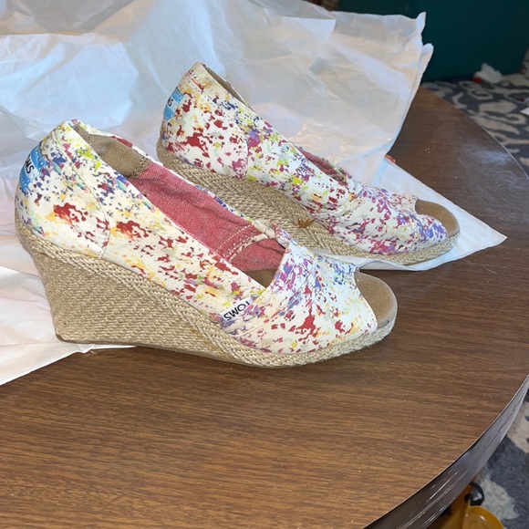 TOMS Espadrille Wedge Canvas Slip On Peep Toe Splatter Multi Color  size 6 - Picture 1 of 9